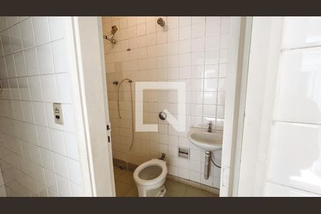 Casa à venda com 320m², 4 quartos e 3 vagas Casa à venda com 320m², 4 quartos e 3 vagasBanheiro de serviço