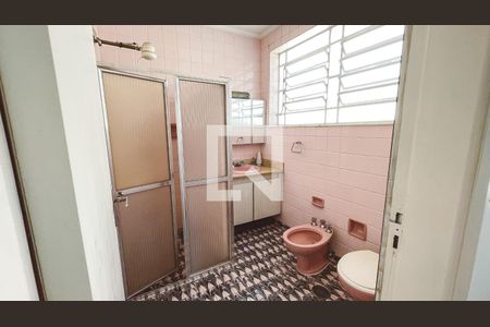 Casa à venda com 320m², 4 quartos e 3 vagas Casa à venda com 320m², 4 quartos e 3 vagasBanheiro