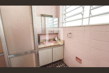 Casa à venda com 320m², 4 quartos e 3 vagas Casa à venda com 320m², 4 quartos e 3 vagasBanheiro