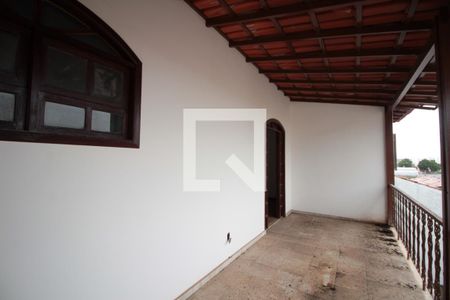 Casa à venda com 200m², 4 quartos e 4 vagasSacada