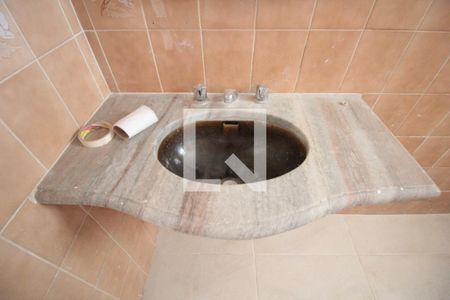 Casa à venda com 200m², 4 quartos e 4 vagasBanheiro 2