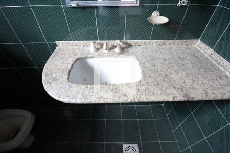 Casa à venda com 200m², 4 quartos e 4 vagasBanheiro do Quarto 1