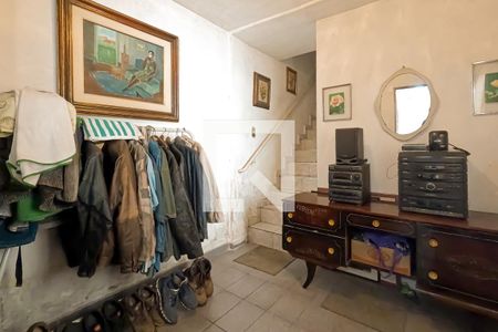 Casa à venda com 180m², 2 quartos e 2 vagas Casa à venda com 180m², 2 quartos e 2 vagasCorredor