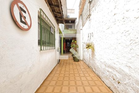 Casa à venda com 180m², 2 quartos e 2 vagas Casa à venda com 180m², 2 quartos e 2 vagasEntrada