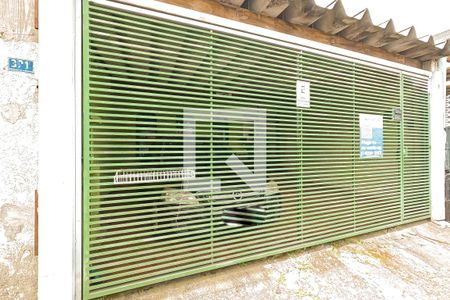 Casa à venda com 180m², 2 quartos e 2 vagas Casa à venda com 180m², 2 quartos e 2 vagasFachada da Casa