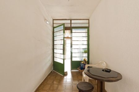 Casa à venda com 180m², 2 quartos e 2 vagas Casa à venda com 180m², 2 quartos e 2 vagasEntrada