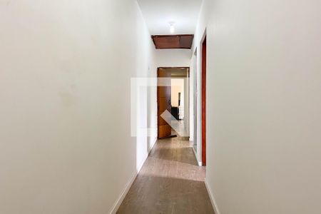 Casa à venda com 200m², 3 quartos e 2 vagas Casa à venda com 200m², 3 quartos e 2 vagasCorredor