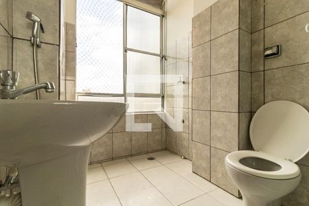 Banheiro de kitnet/studio para alugar com 1 quarto, 42m² em República, São Paulo