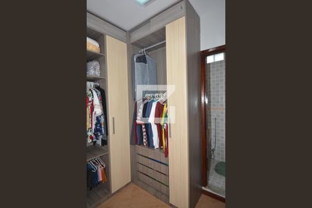 Casa à venda com 217m², 4 quartos e 2 vagasCloset da suíte