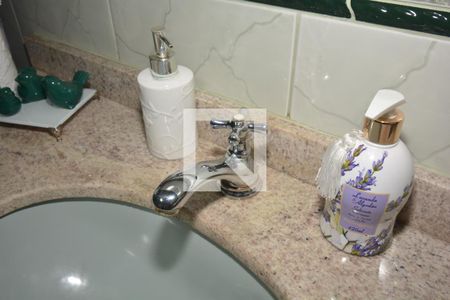 Casa à venda com 217m², 4 quartos e 2 vagasBanheiro Social do Primeiro Piso