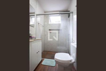 Casa à venda com 370m², 4 quartos e 4 vagas Casa à venda com 370m², 4 quartos e 4 vagasBanheiro social