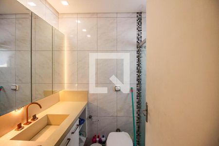 Casa à venda com 243m², 3 quartos e 4 vagas Casa à venda com 243m², 3 quartos e 4 vagasBanheiro da Suíte