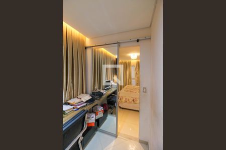 Casa à venda com 243m², 3 quartos e 4 vagas Casa à venda com 243m², 3 quartos e 4 vagasEscritório