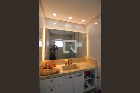 Casa à venda com 243m², 3 quartos e 4 vagas Casa à venda com 243m², 3 quartos e 4 vagasBanheiro da Suíte