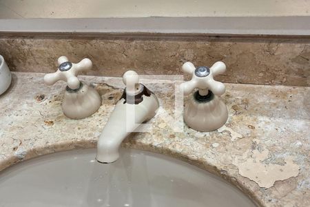 Apartamento à venda com 80m², 2 quartos e 2 vagasBanheiro da Suíte