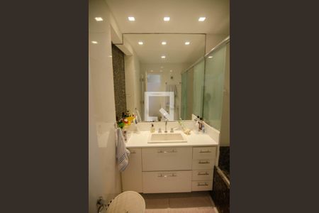 Apartamento à venda com 135m², 3 quartos e sem vaga Apartamento à venda com 135m², 3 quartos e sem vagaBanheiro do Quarto 2