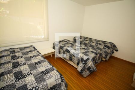 Casa à venda com 280m², 5 quartos e 3 vagas Casa à venda com 280m², 5 quartos e 3 vagasQuarto 1