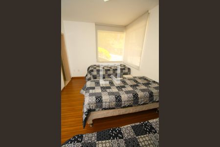Casa à venda com 280m², 5 quartos e 3 vagas Casa à venda com 280m², 5 quartos e 3 vagasQuarto 1