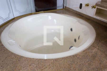 Casa à venda com 431m², 5 quartos e 4 vagasBanheiro da Suíte 1