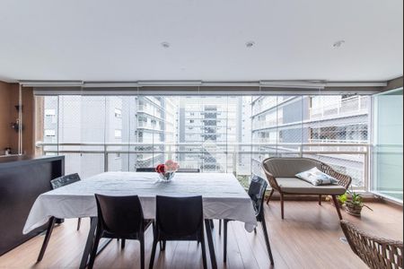 Apartamento à venda com 150m², 3 quartos e 3 vagasVaranda