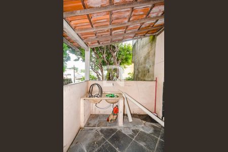 Casa à venda com 160m², 3 quartos e 2 vagas Casa à venda com 160m², 3 quartos e 2 vagasVaranda - Área de Serviço