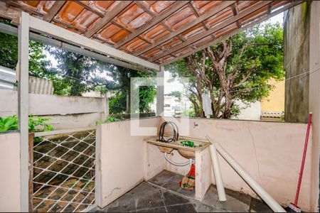 Casa à venda com 160m², 3 quartos e 2 vagas Casa à venda com 160m², 3 quartos e 2 vagasVaranda - Área de Serviço