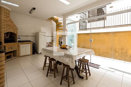 Casa à venda com 175m², 3 quartos e 2 vagas Casa à venda com 175m², 3 quartos e 2 vagasChurrasqueira