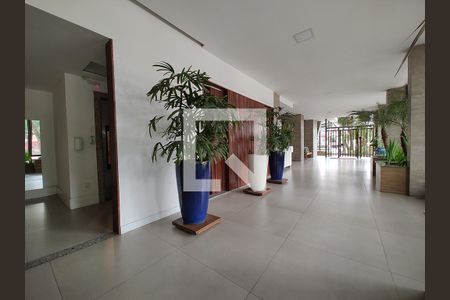 Apartamento à venda com 220m², 4 quartos e 2 vagas Apartamento à venda com 220m², 4 quartos e 2 vagasElevadores