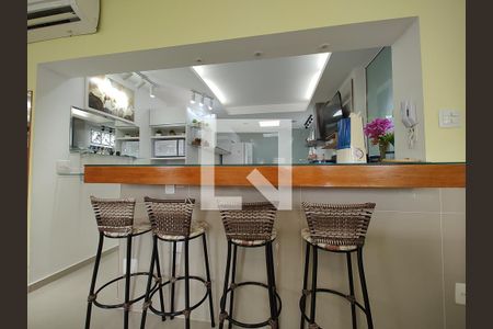 Apartamento à venda com 220m², 4 quartos e 2 vagas Apartamento à venda com 220m², 4 quartos e 2 vagasCozinha Americana