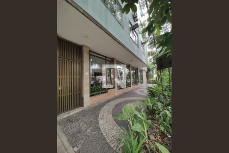 Apartamento à venda com 220m², 4 quartos e 2 vagas Apartamento à venda com 220m², 4 quartos e 2 vagasFachada