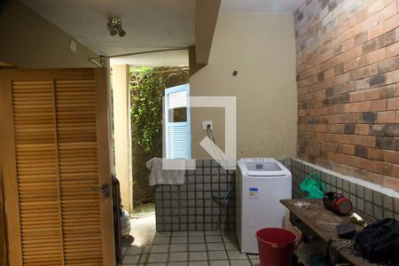 Casa à venda com 250m², 5 quartos e 1 vaga Casa à venda com 250m², 5 quartos e 1 vagaÁrea serviço