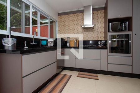 Casa de condomínio à venda com 199m², 4 quartos e 4 vagas Casa de condomínio à venda com 199m², 4 quartos e 4 vagasCozinha - Armários