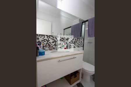 Casa de condomínio à venda com 199m², 4 quartos e 4 vagas Casa de condomínio à venda com 199m², 4 quartos e 4 vagasBanheiro da Suíte