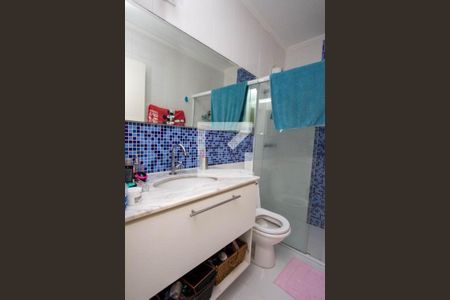 Casa de condomínio à venda com 199m², 4 quartos e 4 vagas Casa de condomínio à venda com 199m², 4 quartos e 4 vagasBanheiro Corredor