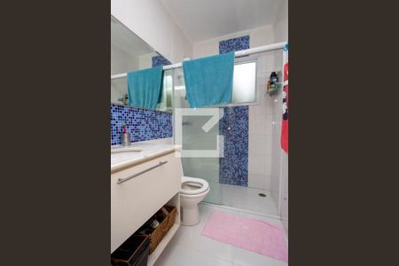 Casa de condomínio à venda com 199m², 4 quartos e 4 vagas Casa de condomínio à venda com 199m², 4 quartos e 4 vagasBanheiro Corredor