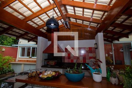 Casa de condomínio à venda com 199m², 4 quartos e 4 vagas Casa de condomínio à venda com 199m², 4 quartos e 4 vagasÁrea comum - Churrasqueira