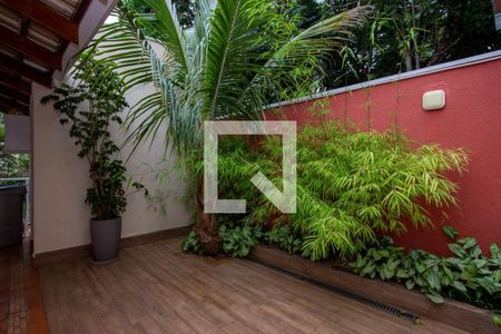 Casa de condomínio à venda com 199m², 4 quartos e 4 vagas Casa de condomínio à venda com 199m², 4 quartos e 4 vagasÁrea externa