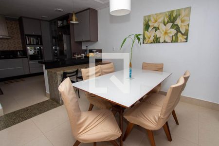 Casa de condomínio à venda com 199m², 4 quartos e 4 vagas Casa de condomínio à venda com 199m², 4 quartos e 4 vagasSala de Jantar