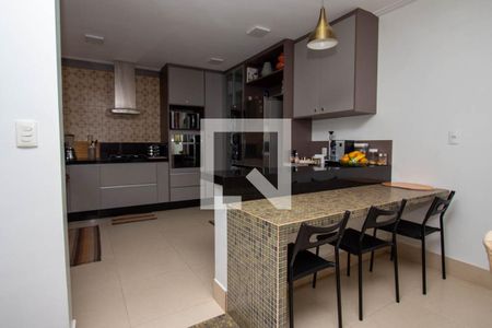 Casa de condomínio à venda com 199m², 4 quartos e 4 vagas Casa de condomínio à venda com 199m², 4 quartos e 4 vagasCozinha - Armários