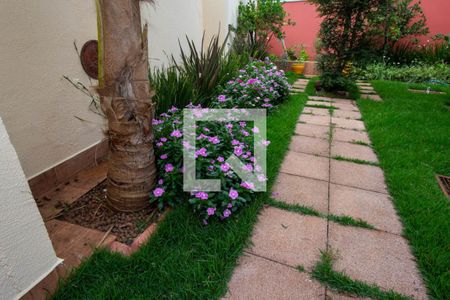 Casa de condomínio à venda com 199m², 4 quartos e 4 vagas Casa de condomínio à venda com 199m², 4 quartos e 4 vagasdetalhe quintal