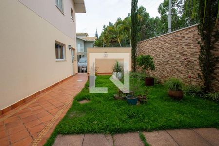 Casa de condomínio à venda com 199m², 4 quartos e 4 vagas Casa de condomínio à venda com 199m², 4 quartos e 4 vagasQuintal