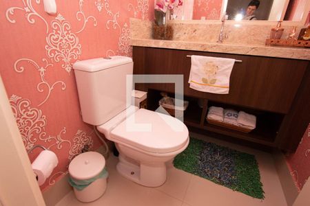 Casa de condomínio à venda com 199m², 4 quartos e 4 vagas Casa de condomínio à venda com 199m², 4 quartos e 4 vagasBanheiro Social