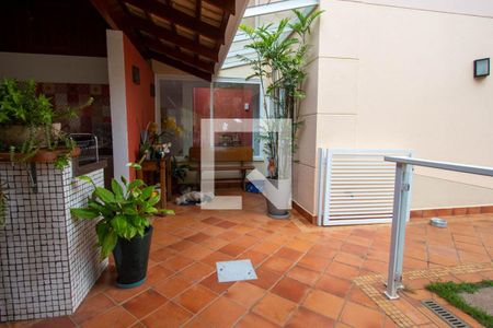 Casa de condomínio à venda com 199m², 4 quartos e 4 vagas Casa de condomínio à venda com 199m², 4 quartos e 4 vagasÁrea externa