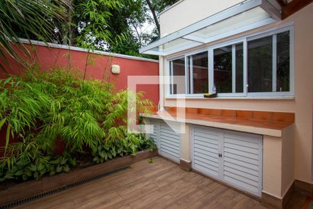 Casa de condomínio à venda com 199m², 4 quartos e 4 vagas Casa de condomínio à venda com 199m², 4 quartos e 4 vagasÁrea externa