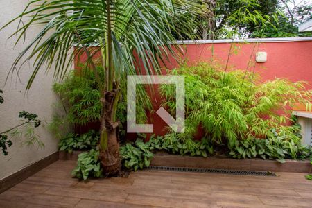 Casa de condomínio à venda com 199m², 4 quartos e 4 vagas Casa de condomínio à venda com 199m², 4 quartos e 4 vagasÁrea externa