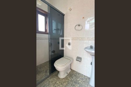Casa de condomínio para alugar com 954m², 4 quartos e 8 vagasbanheiro da piscina