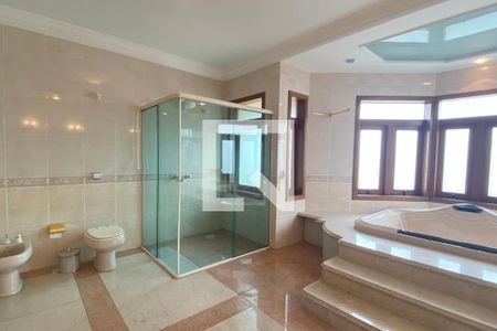 Casa de condomínio para alugar com 954m², 4 quartos e 8 vagasBanheiro da Suíte 1