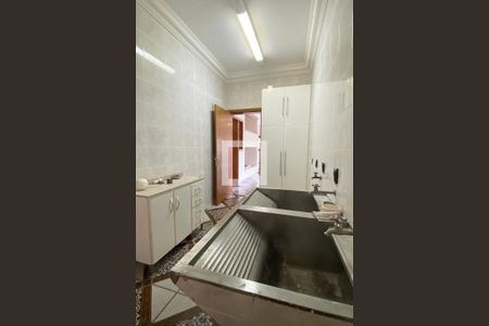 Casa de condomínio para alugar com 954m², 4 quartos e 8 vagasÁrea de Serviço