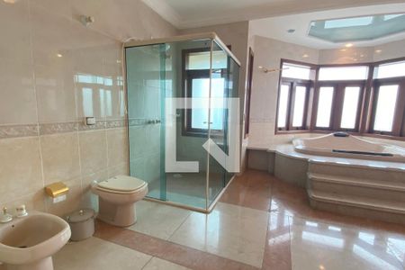 Casa de condomínio para alugar com 954m², 4 quartos e 8 vagasBanheiro da Suíte 1