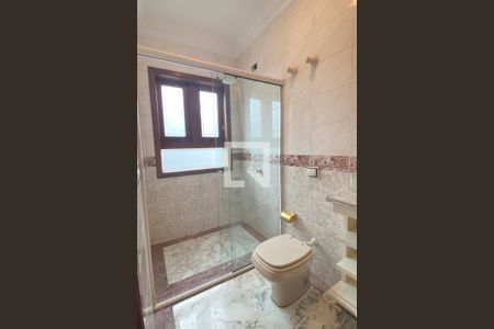 Casa de condomínio para alugar com 954m², 4 quartos e 8 vagasBanheiro da Suíte 3